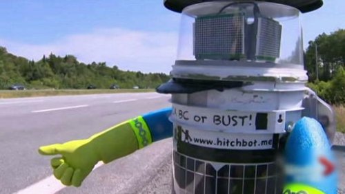 Робот HitchBOT