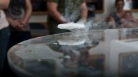 Демонстрация эффекта квантовой левитации Демонстрация эффекта квантовой левитации