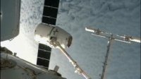 Захват корабля Dragon манипулятором станции Захват корабля Dragon манипулятором станции