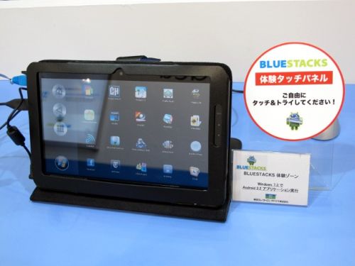 Планшет с Windows 7 и установленной программой BlueStacks for Windows