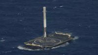 Ракета Falcon 9 на посадочной площадке Ракета Falcon 9 на посадочной площадке