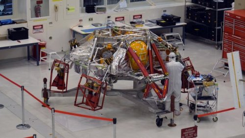 Сборка аппарата миссии Mars 2020 Сборка аппарата миссии Mars 2020