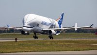 Взлет самолета BelugaXL Взлет самолета BelugaXL