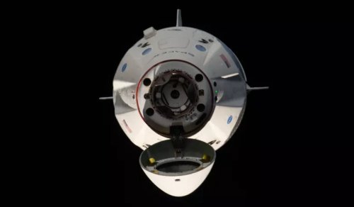 Космический корабль Crew Dragon
