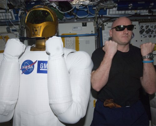 ����� Robonaut