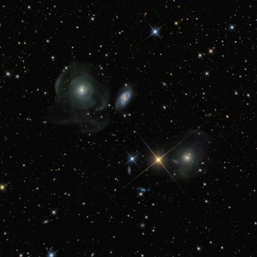 ����� �������� NGC474 � NGC467