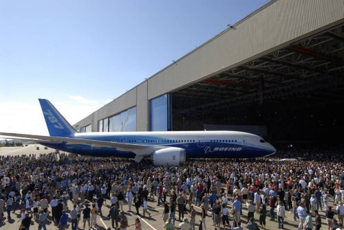 Самолет рядом с заводом Вид Boeing Everett Factory Самолет рядом с заводом Вид Boeing Everett Factory