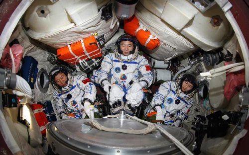 ������ � ������� ������� Shenzhou 9